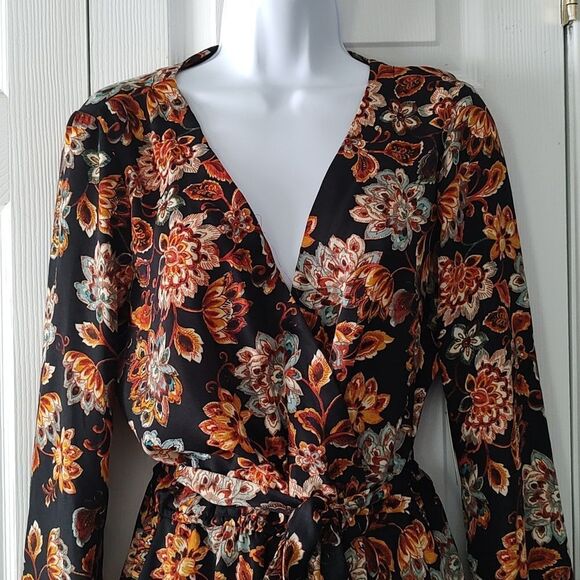 BeBop Floral Short Romper Jumpsuit V Neck Long sleeve Sz M NWT - Picture 3 of 7